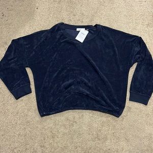 Barefoot dreams pullover XL